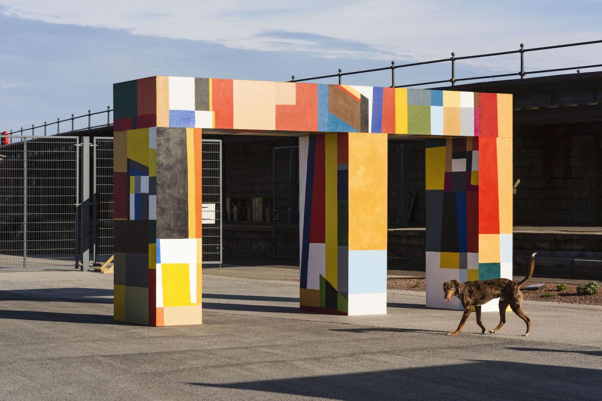 Atta Kwami, Atsiaƒu ƒe agbo nu (Gateways of the Sea), Commissioned for Creative Folkestone Triennial 2021. Photo by Thierry Bal