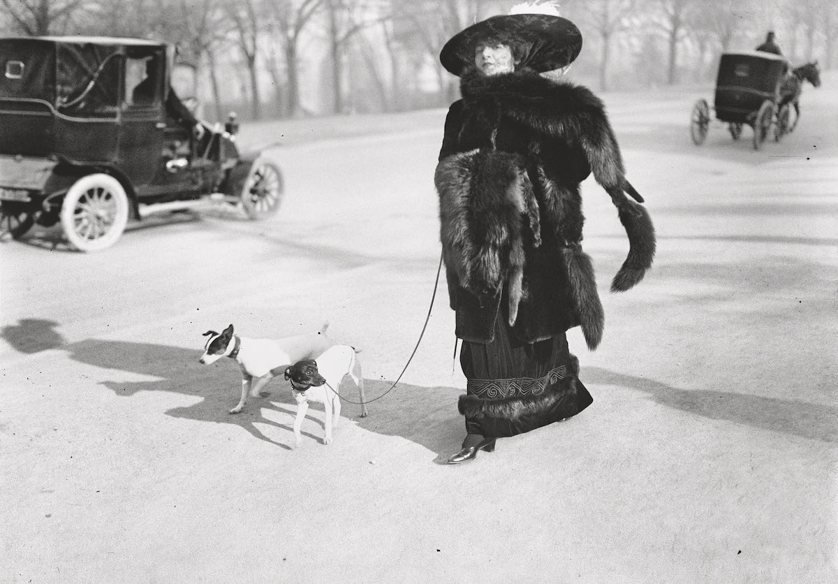 Anna la Pradvina, Bois de Boulogne, 1911. Photograph by Jacques Henri Lartigue © 2020 Ministère de la Culture – France/AAJ HL