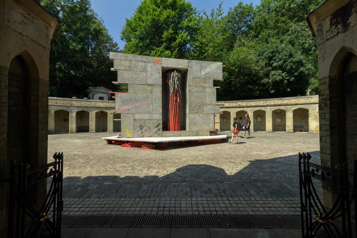 Phyllida Barlow, act, 2021, Installation view at Highgate Cemetery, London, A Studio Voltaire commission, Image courtesy of the artist, Studio Voltaire and Hauser & Wirth, Photo: Benedict Johnson