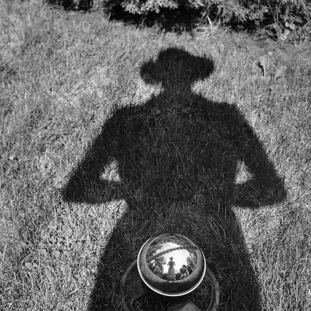 Vivian Maier - Press Image Captions.pdf BOLTON & QUINN Press Images High - res images available to download: https://bit.ly/3gjkily Vivian Maier: Anthology 11 June – 25 September 2022 Vivian Maier, Self - portrait, New York, 1953 © Estate of Vivian Maier, Courtesy of Maloof Collection and Howard Greenberg Gallery, NY