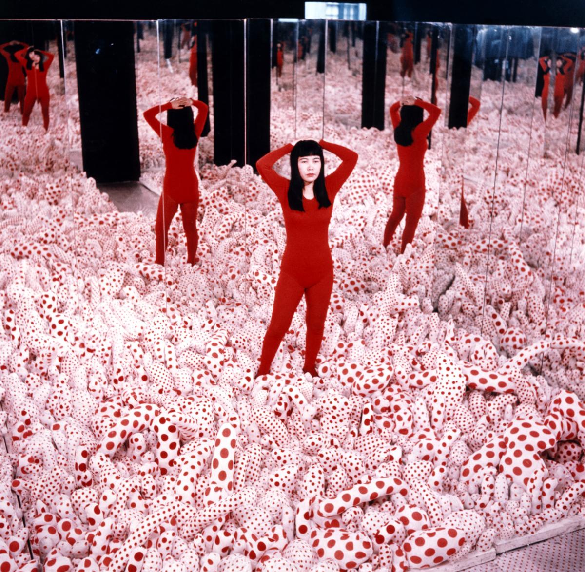 Infinity Mirror Room – Phalli’s Field, 1965 installation. © Yayoi Kusama; Courtesy: Ota Fine Arts, Victoria Miro & David Zwirner